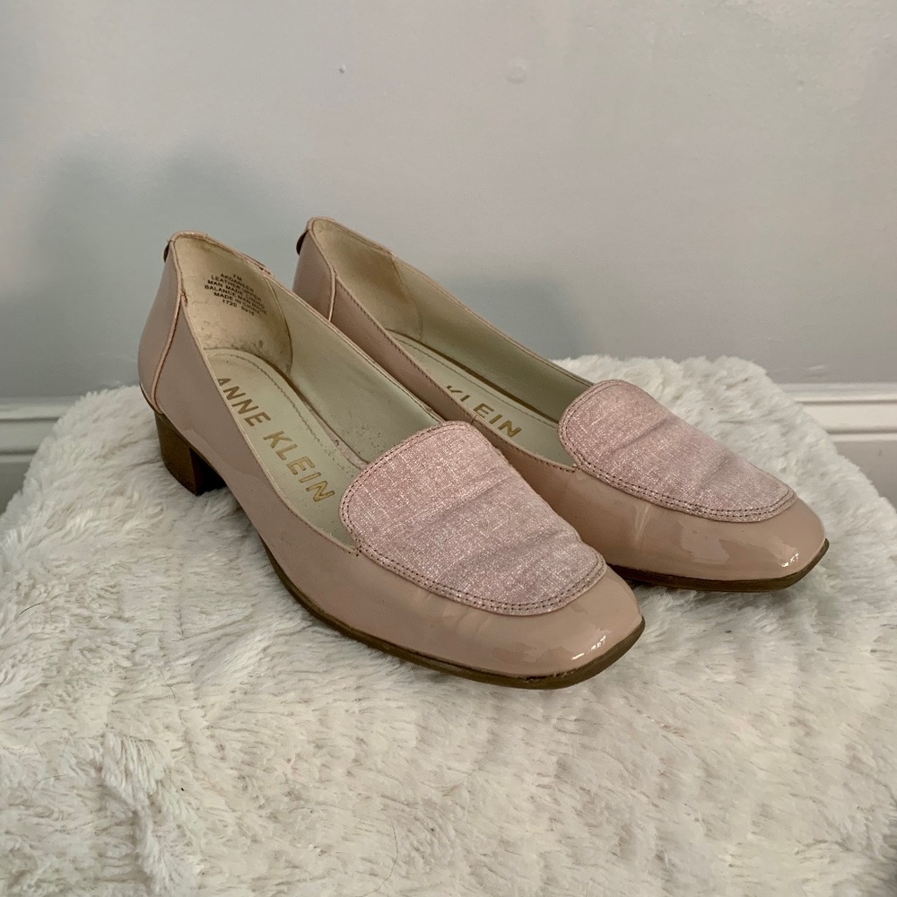 Anne Klein Akdaneen pink and tan patent leather loafers